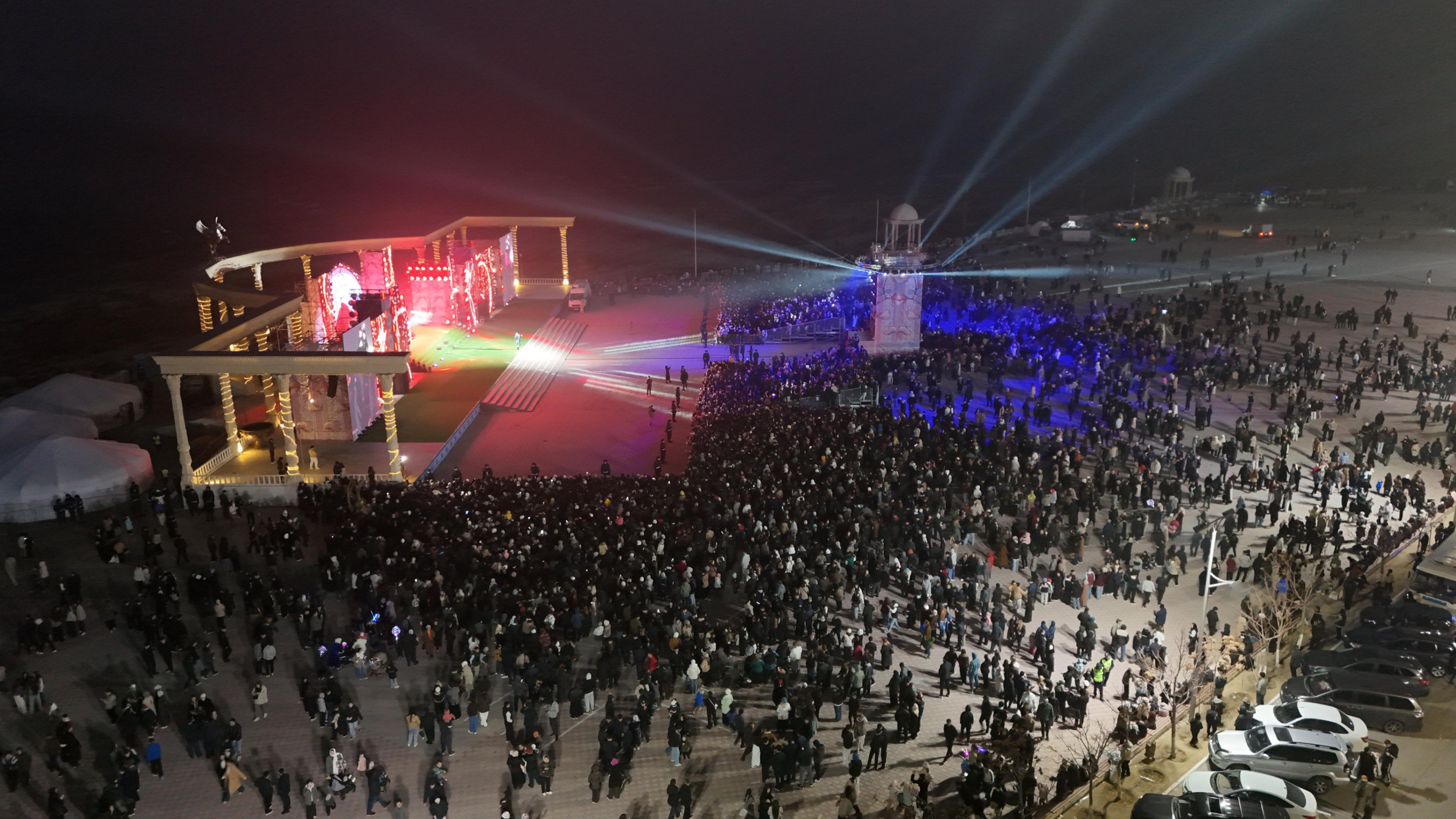 Наурыз в Актау продолжился гала-концертом звезд эстрады