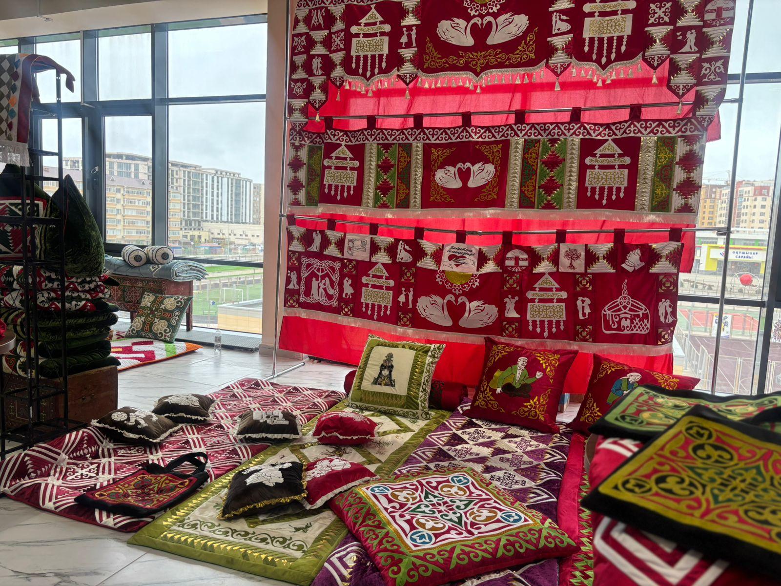 В Актау на международном фестивале рассказали о символизме изделий прикладного искусства