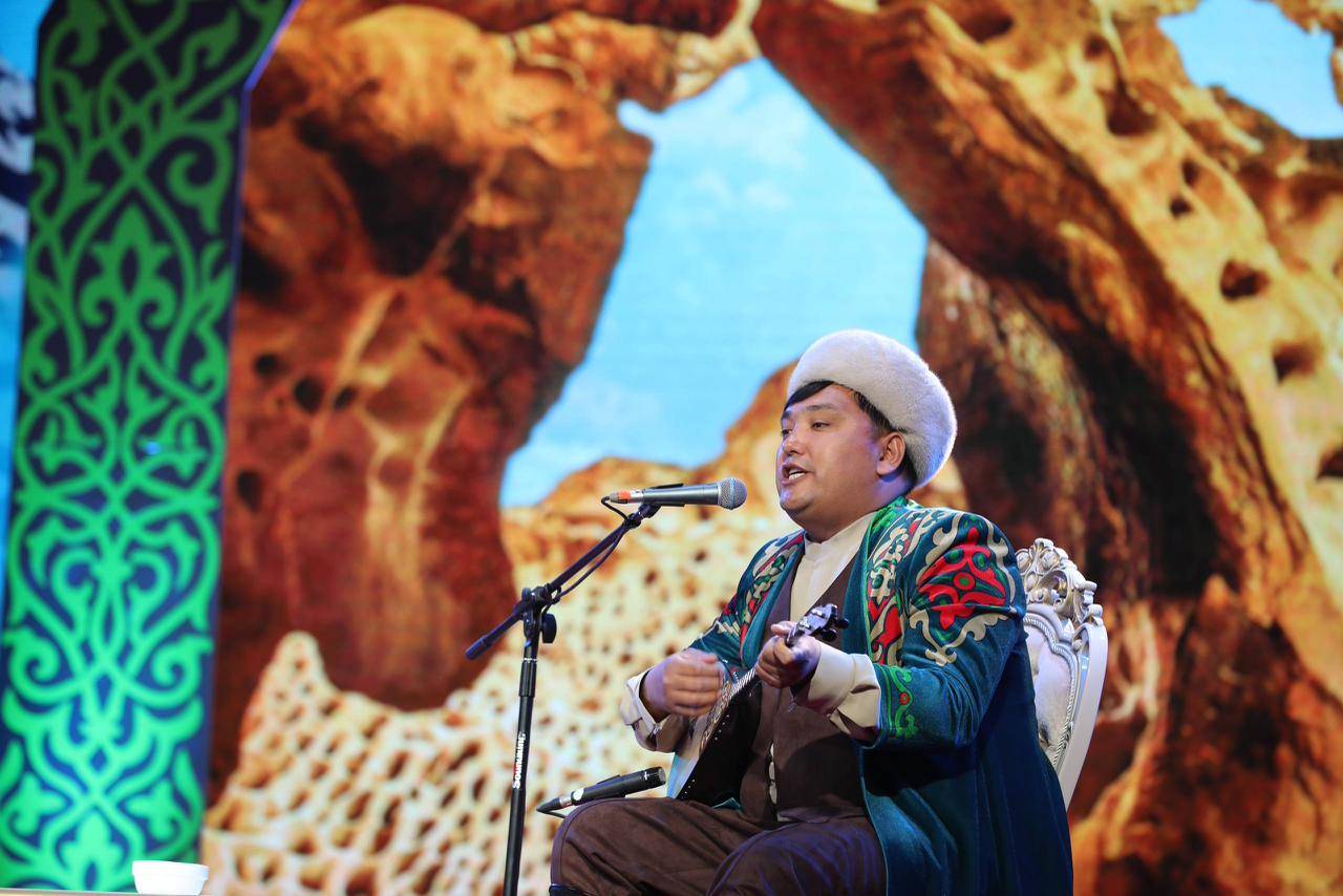 Мангистауские акыны одержали победу на республиканском конкурсе национального искусства «Бес асыл»