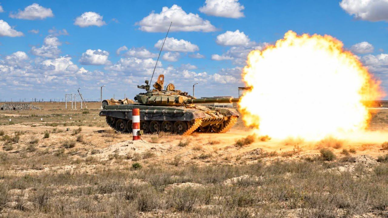 Точность с 1600 метров: танкисты морской пехоты провели стрельбы в Мангистау
