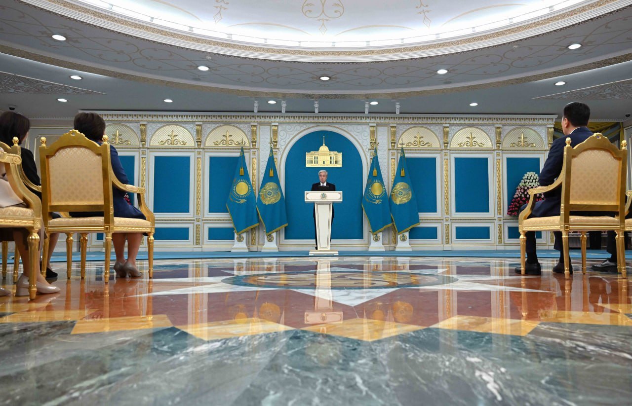 Мемлекет басшысы мұғалімдерді кәсіби мерекесімен құттықтады