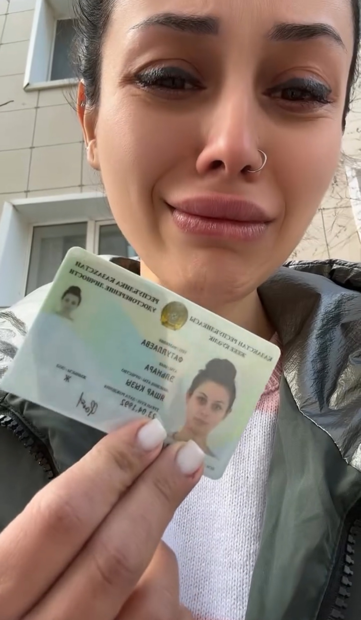 «Мен ҚР азаматымын»: Ақтау тұрғыны азаматтық алғаннан кейінгі сезімімен бөлісті