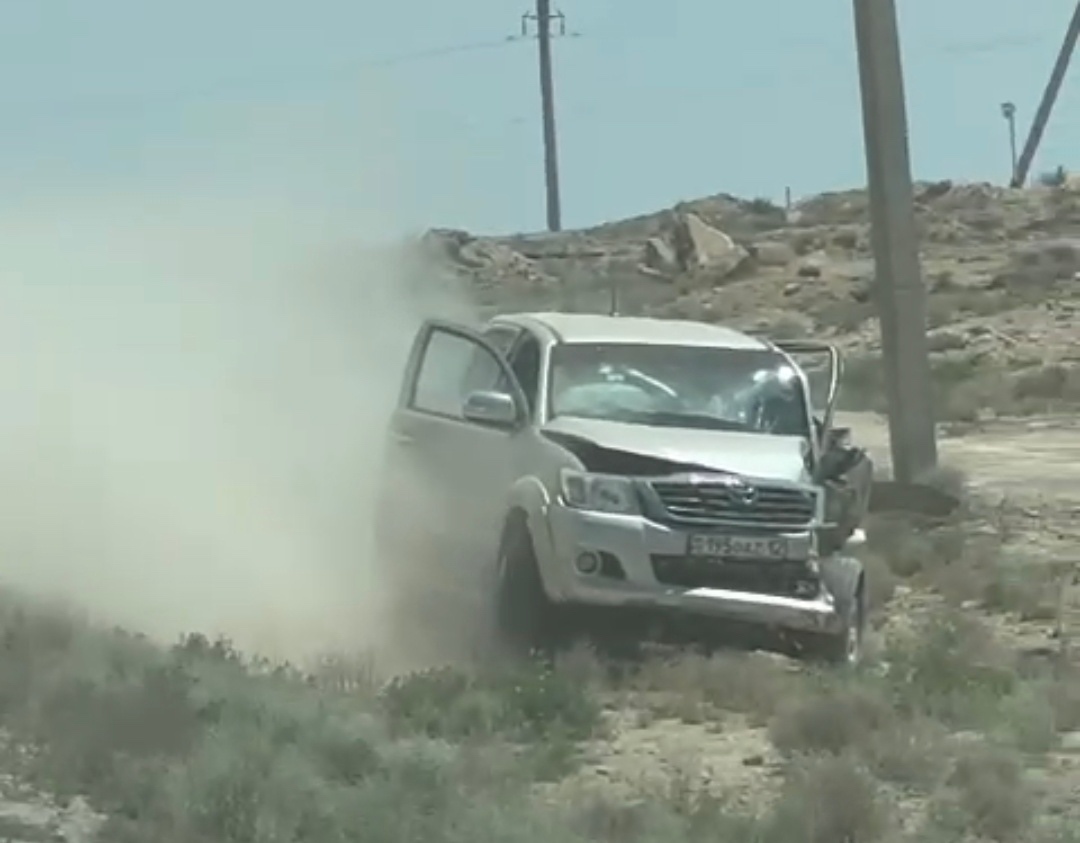 Жаңаөзенде мектеп түлектері жол апатына ұшырады