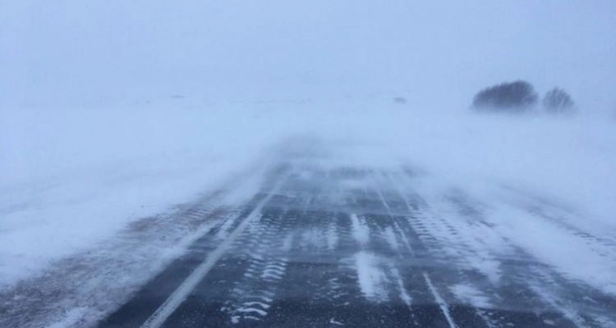 В Мангистауской области из-за неблагоприятных погодных условий приостановлено движение межрайонных маршрутов