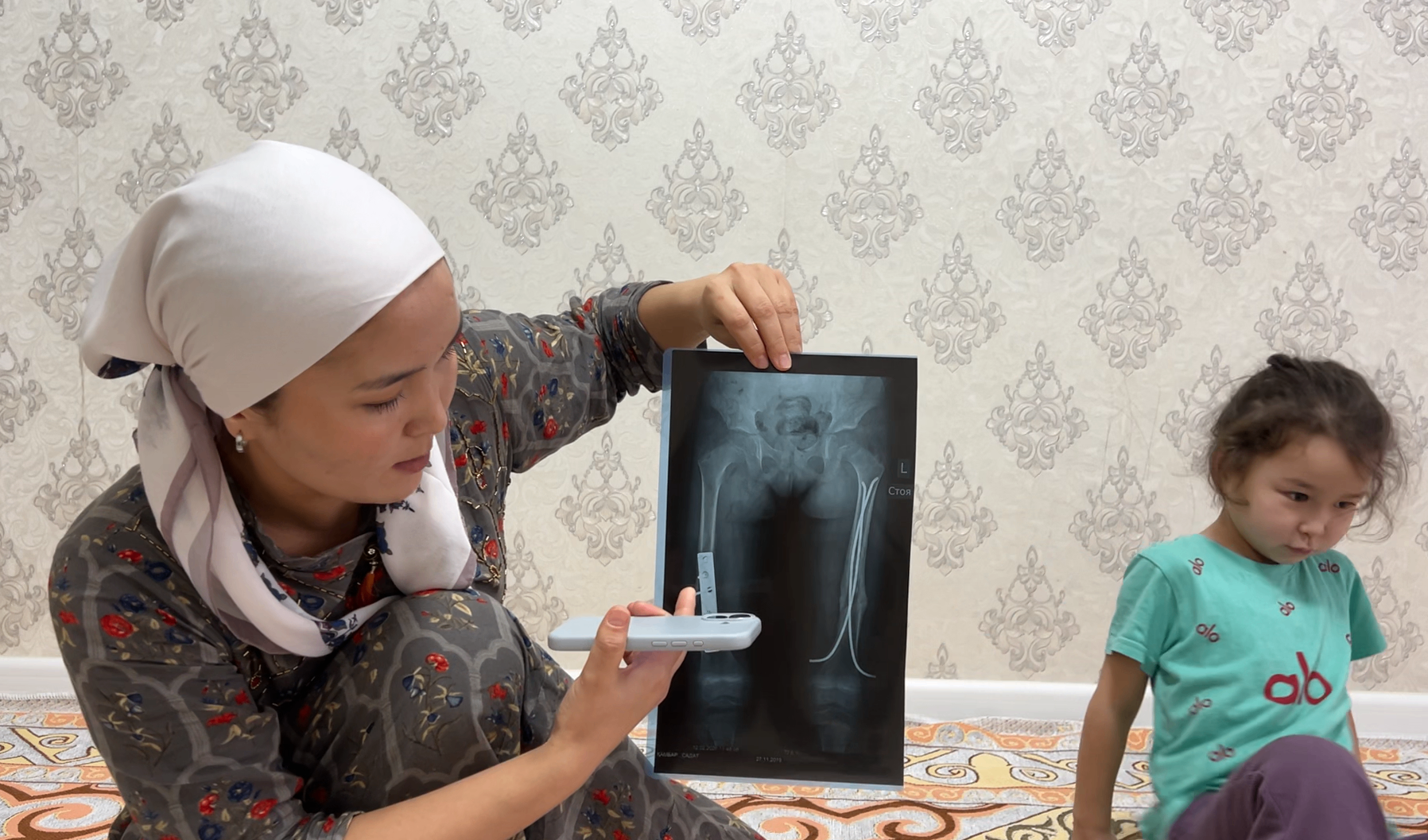 В Актау мать школьницы, получившей тяжёлые травмы в результате наезда автомобиля, требует привлечь водителя к ответственности