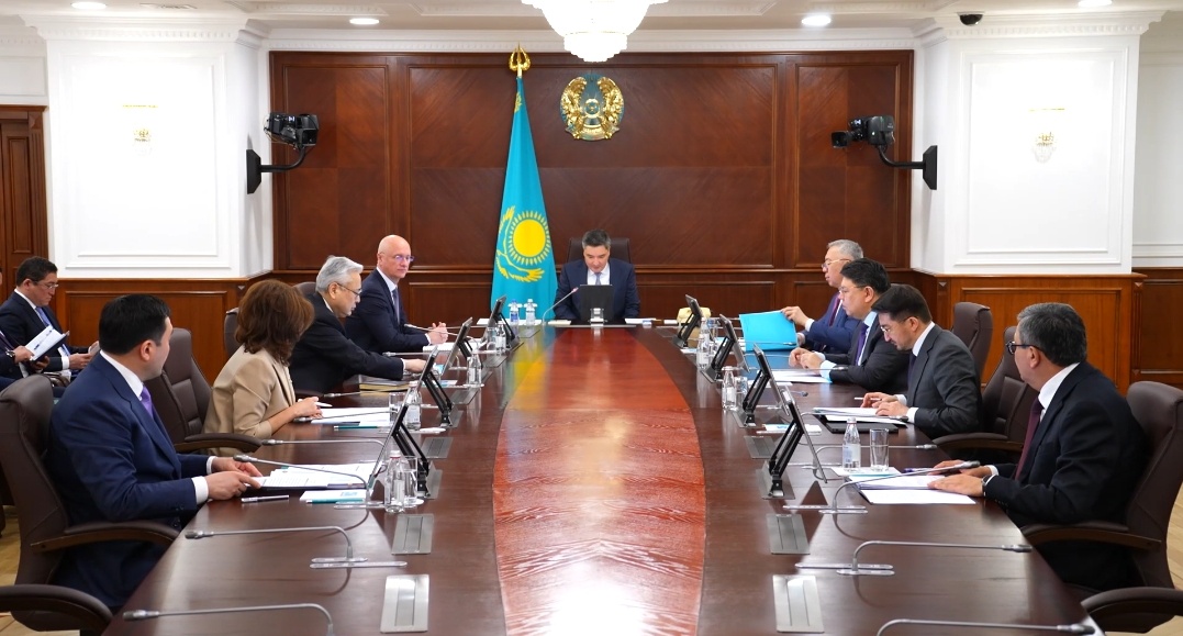 Олжас Бектенов поручил госорганам обеспечить реализацию Плана мероприятий по разъяснению Конституции РК