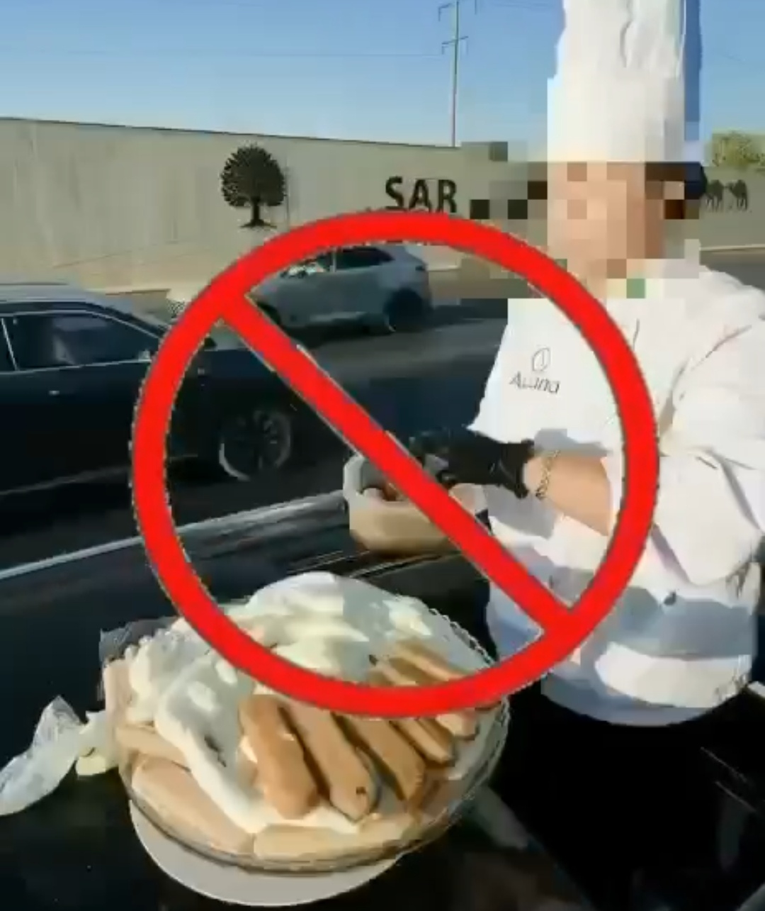 Жол үстінде торт әзірлеген: Қауіпті видео түсірген ерлі-зайыпты жауапқа тартылды