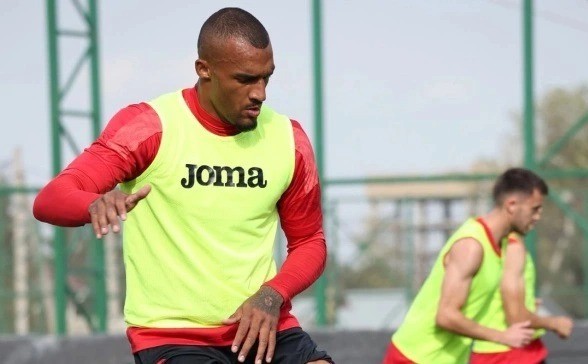 Скончался бывший игрок футбольного клуба «Каспий» Лайонел Адамс