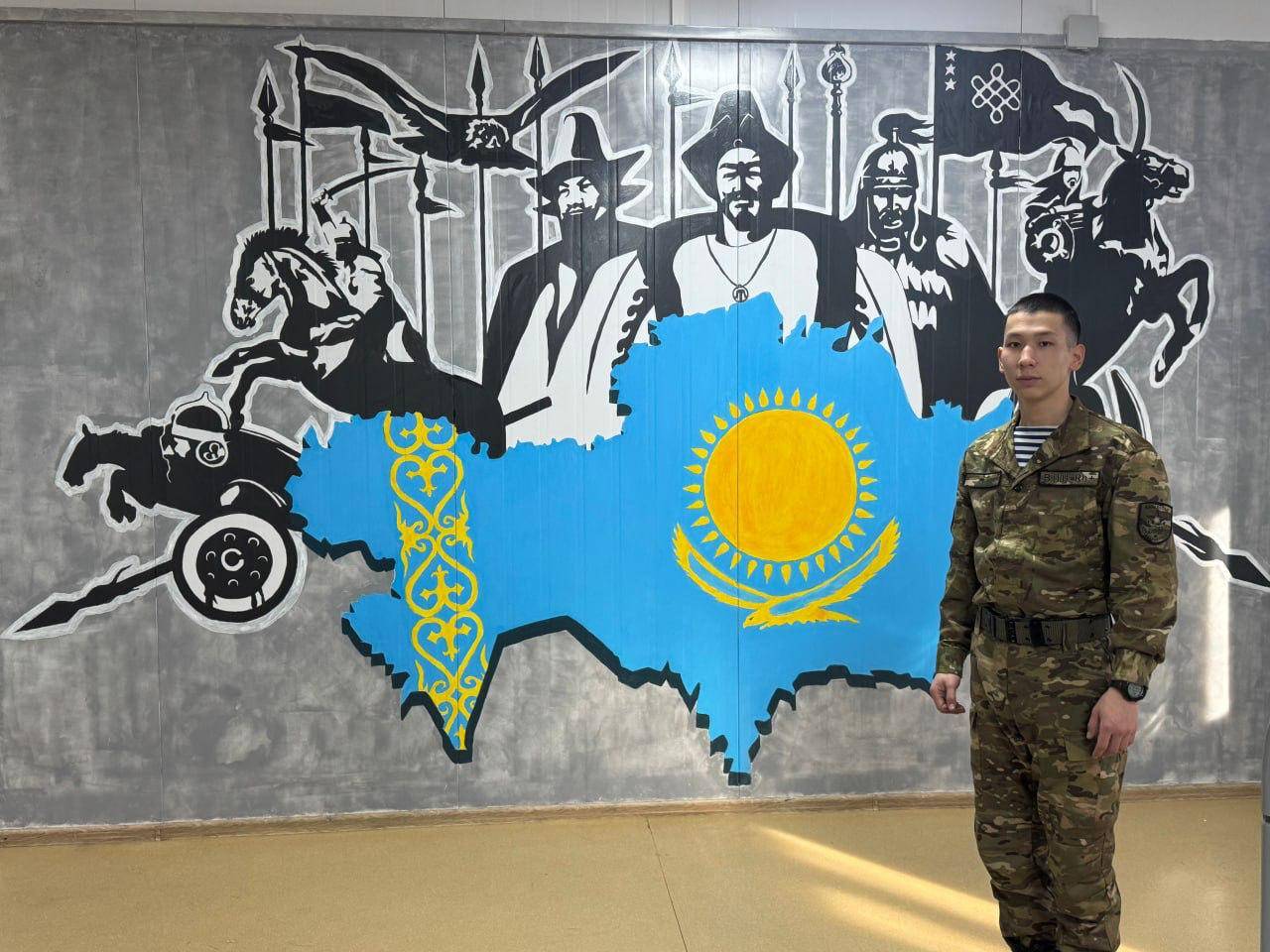 Теңіз жаяу әскерінің матросы Қазақстан тарихының батырлары туралы туындыларды салды