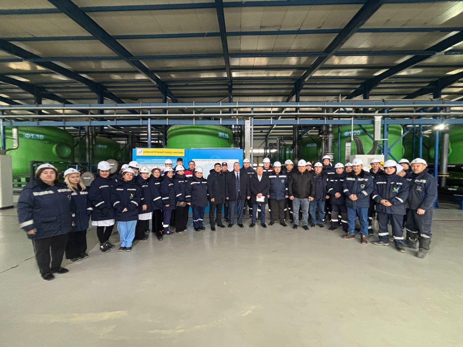 Специалисты опреснительного завода «Каспий» поддержали новую Конституцию