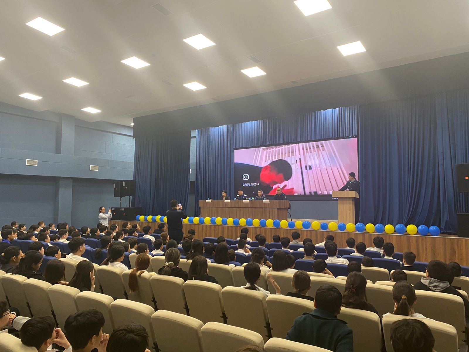 Ақтауда құқық қорғау органдарының өкілдері оқушылармен сталкинг мәселесін талқылады