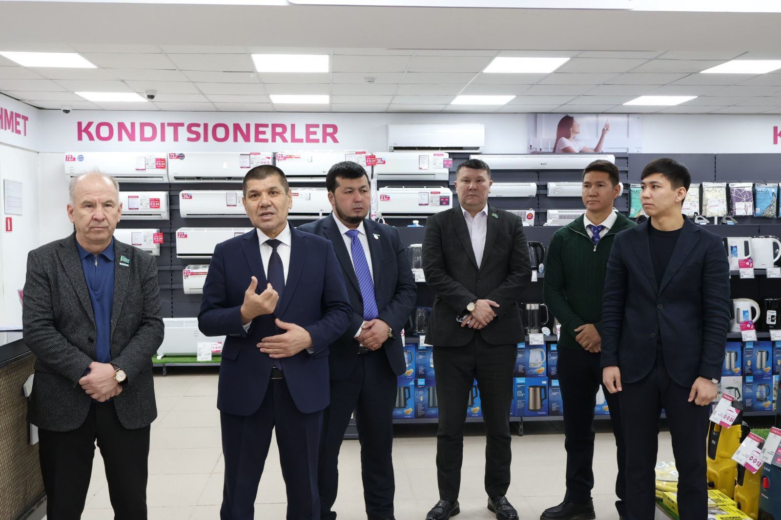 Сотрудники торгового дома «Мечта» в Жанаозене примут участие в референдуме