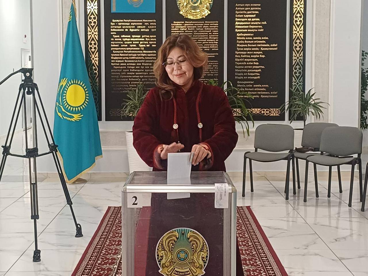 Белгілі ақын Анар Шамшадинова референдумда өз таңдауын жасады