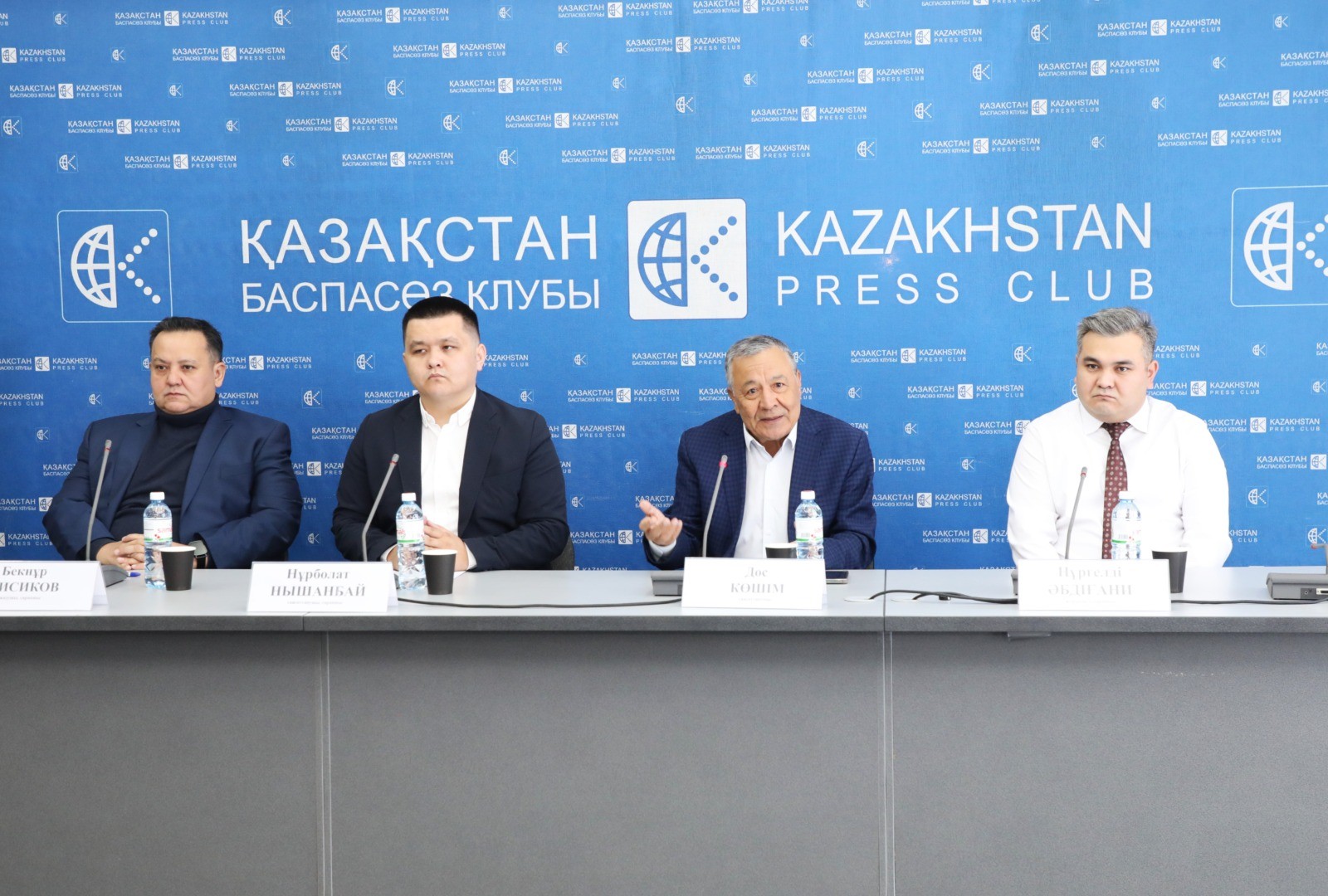 «Халық үні» растайды: Учаскелердегі дауыс беру барысы Орталық комиссияның деректеріне сай келеді