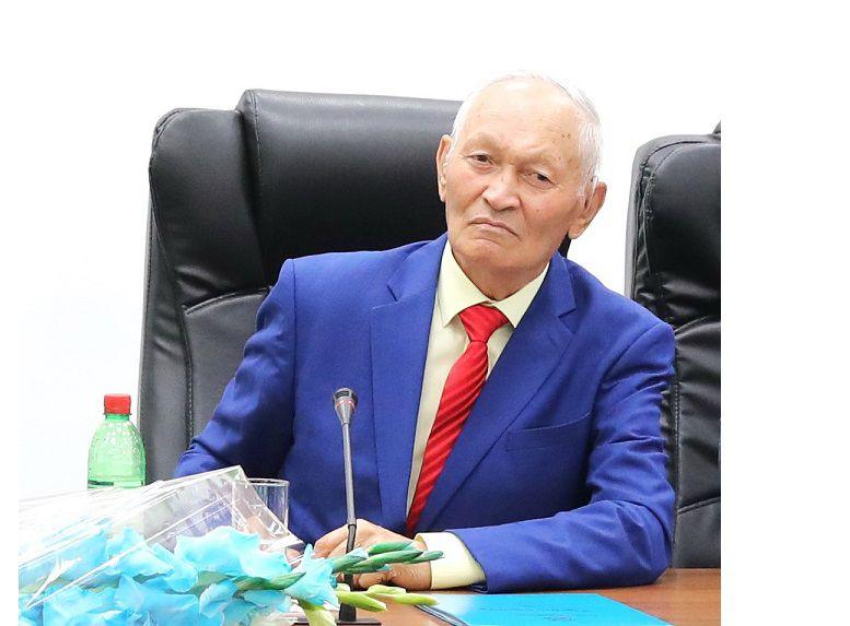 В Актау прошла литературная встреча с известным писателем Дуйсенбином Пернебаем