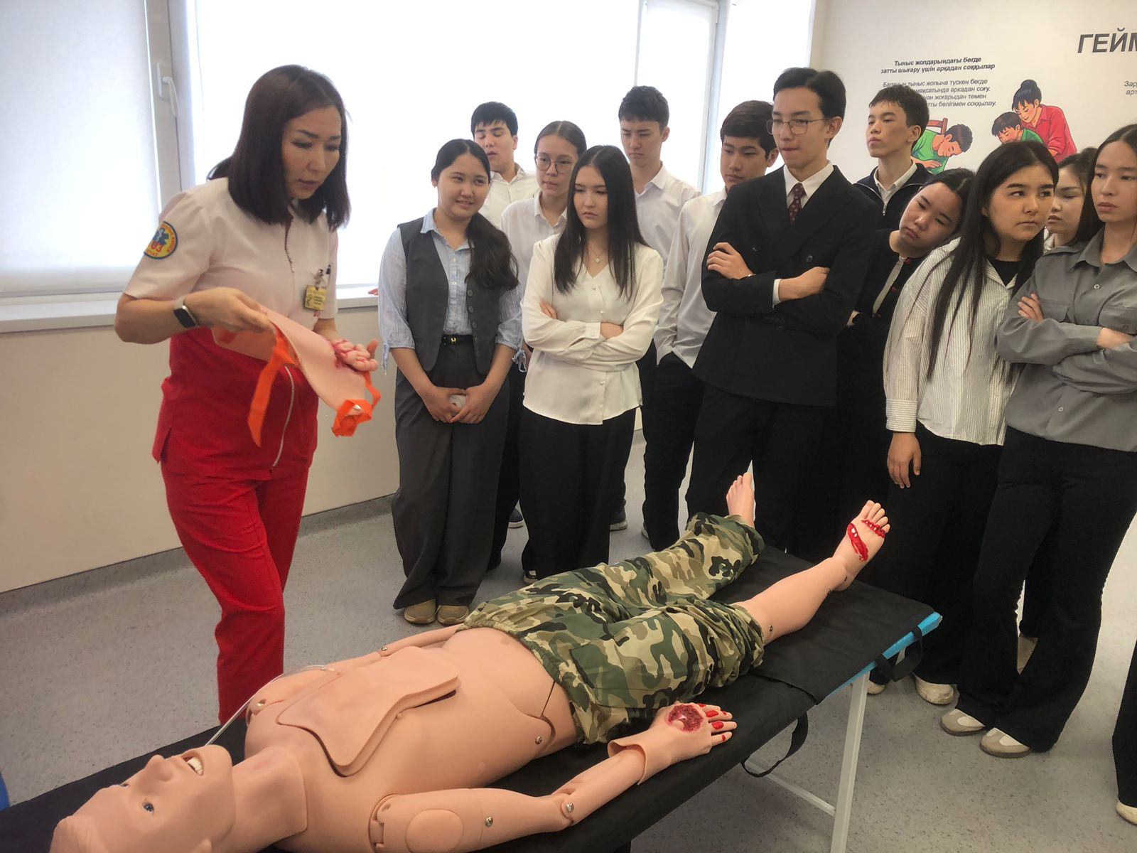 В Актау школьники познакомились с работой службы скорой помощи