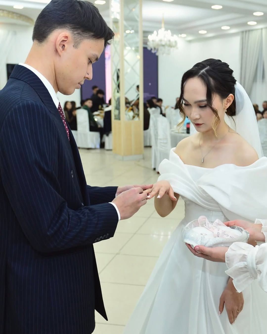 Любовь сильнее болезни: атырауский парень победил рак и женился