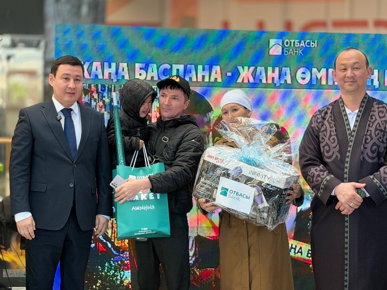 Ақтауда 12 отбасыға жаңа пәтер кілті табысталды