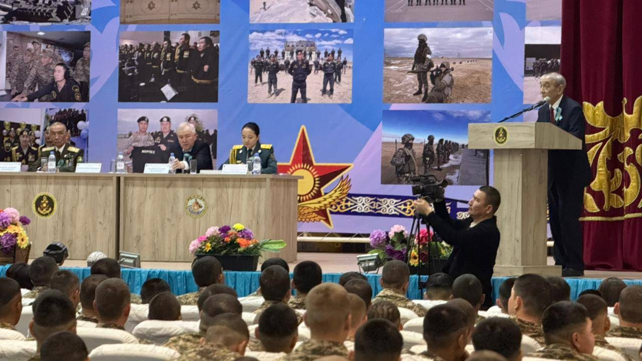 Открытый диалог с военнослужащими: в Актау прокуроры провели разъяснительную встречу с солдатами