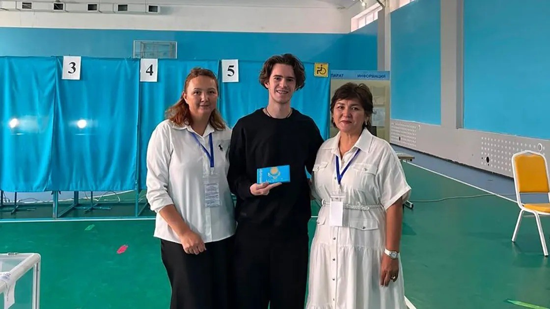 Олимпийские чемпионы и деятели искусства проголосовали на первых в истории страны выборах в Курултай