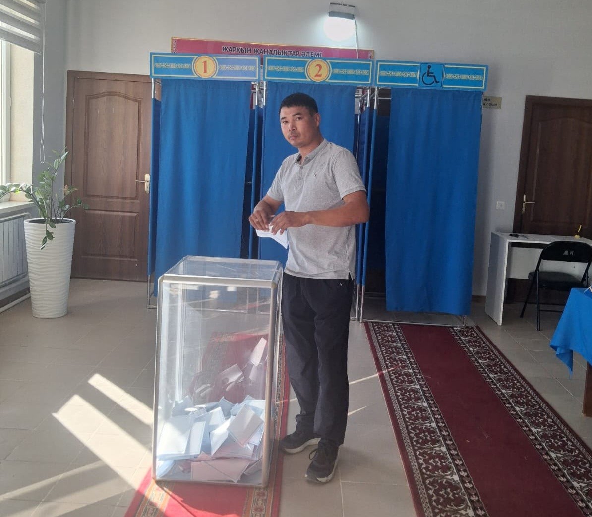 Мангистауский колодезник проголосовал на выборах в Курултай
