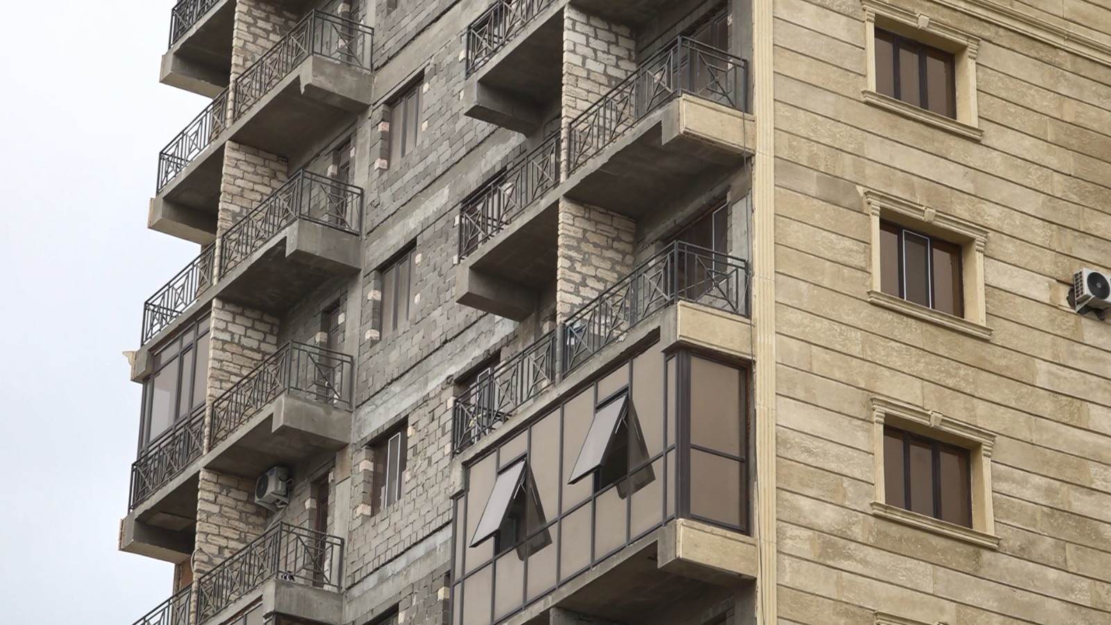 «Aktau Towers» тұрғындары заңдастырылмаған үйдің азабын тартып отыр