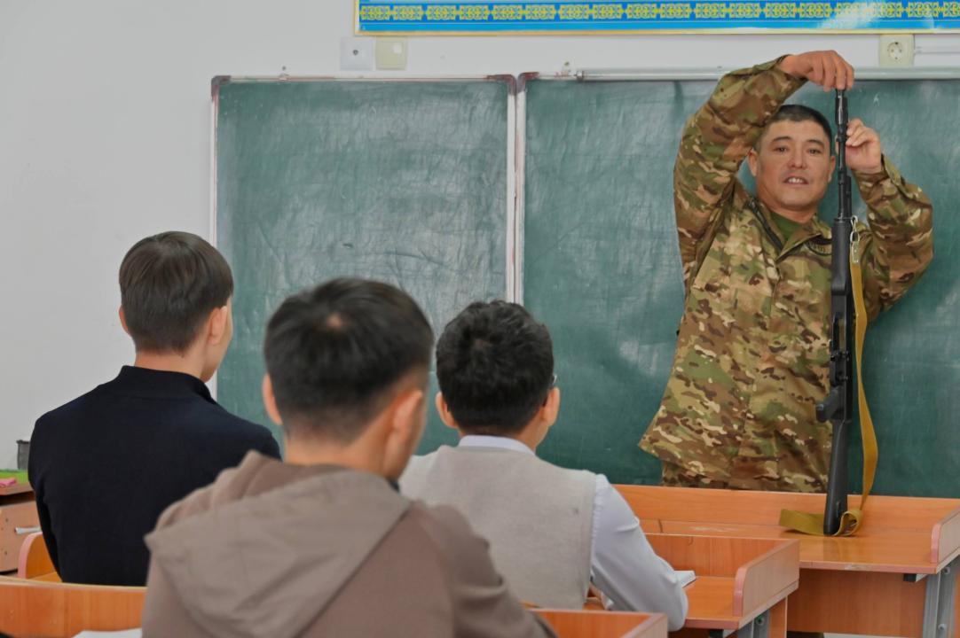 В Казахстане обновлены правила НВП: армия усиливает подготовку допризывников