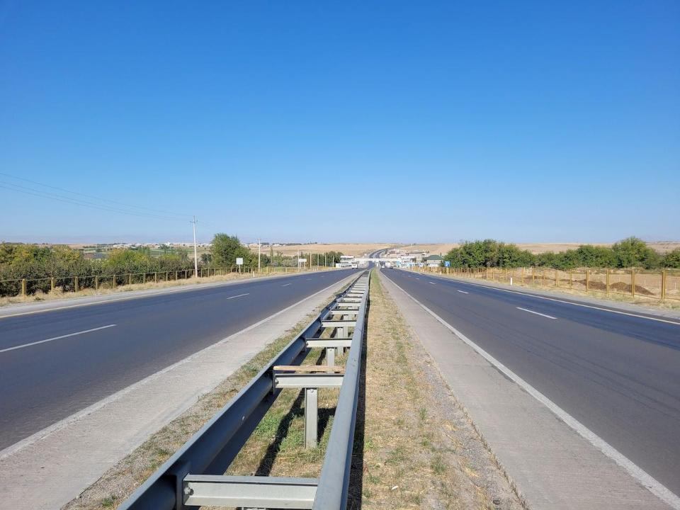 В 2026 году в Казахстане строят и ремонтируют более 11 тысяч километров автодорог