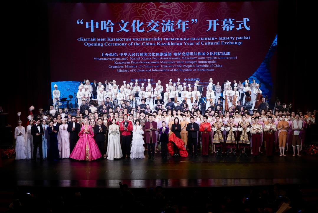 Около тысячи человек посетили торжественное открытие Перекрестного года культуры Казахстана и Китая в Пекине