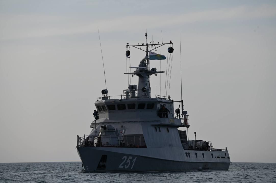 На учении «Хазар Қорғаны – 2026» военные моряки отработали защиту кораблей от воздушных и подводных угроз
