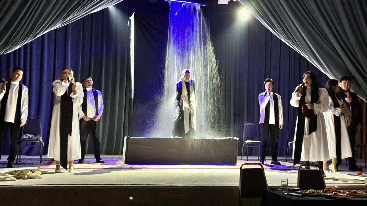 В Актау поставили спектакль «Жалған сенім - сергелдең»