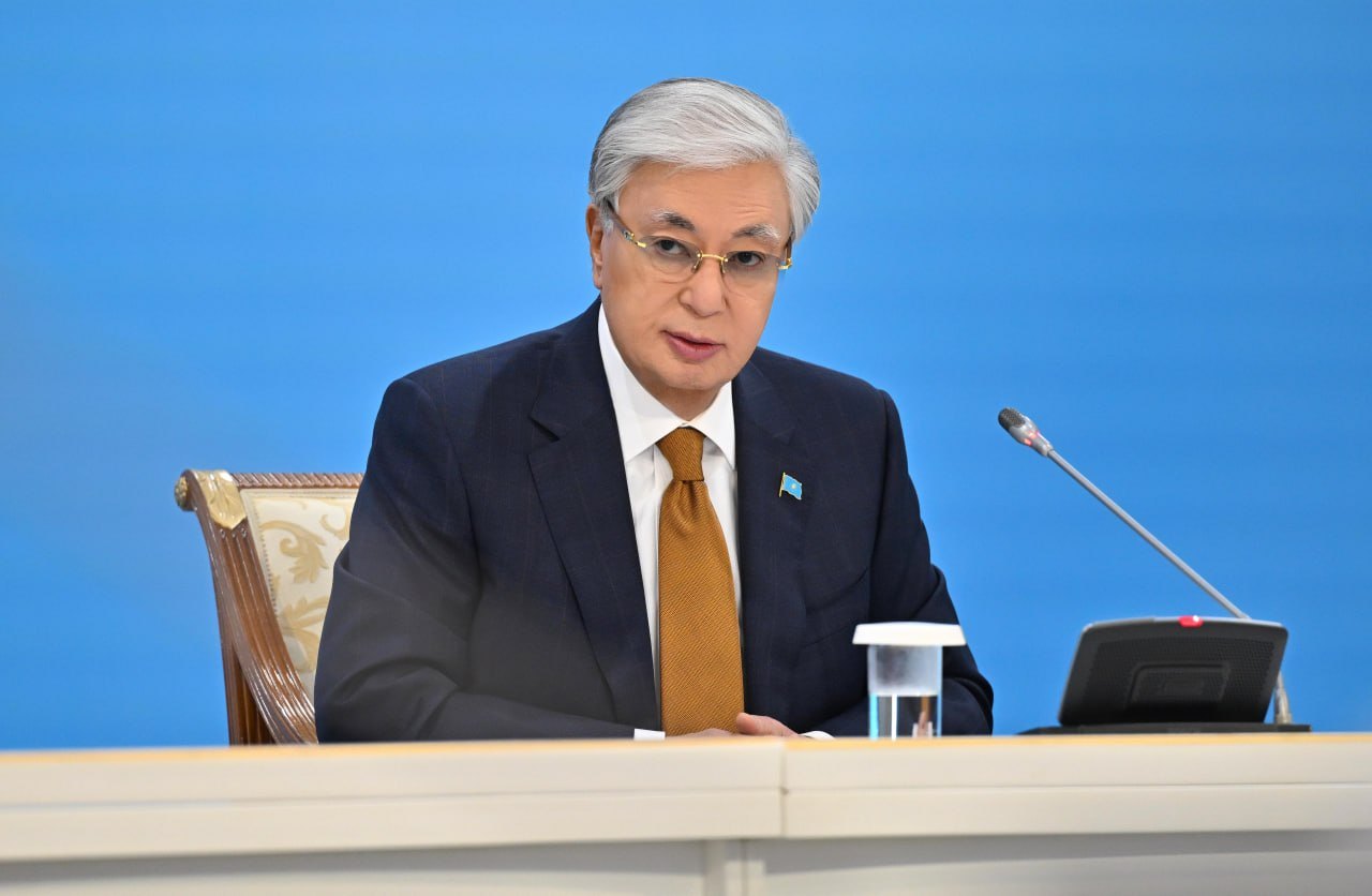 Президент Вице-президент, Құрылтай және Халық Кеңесі туралы заңдарға қол қойды