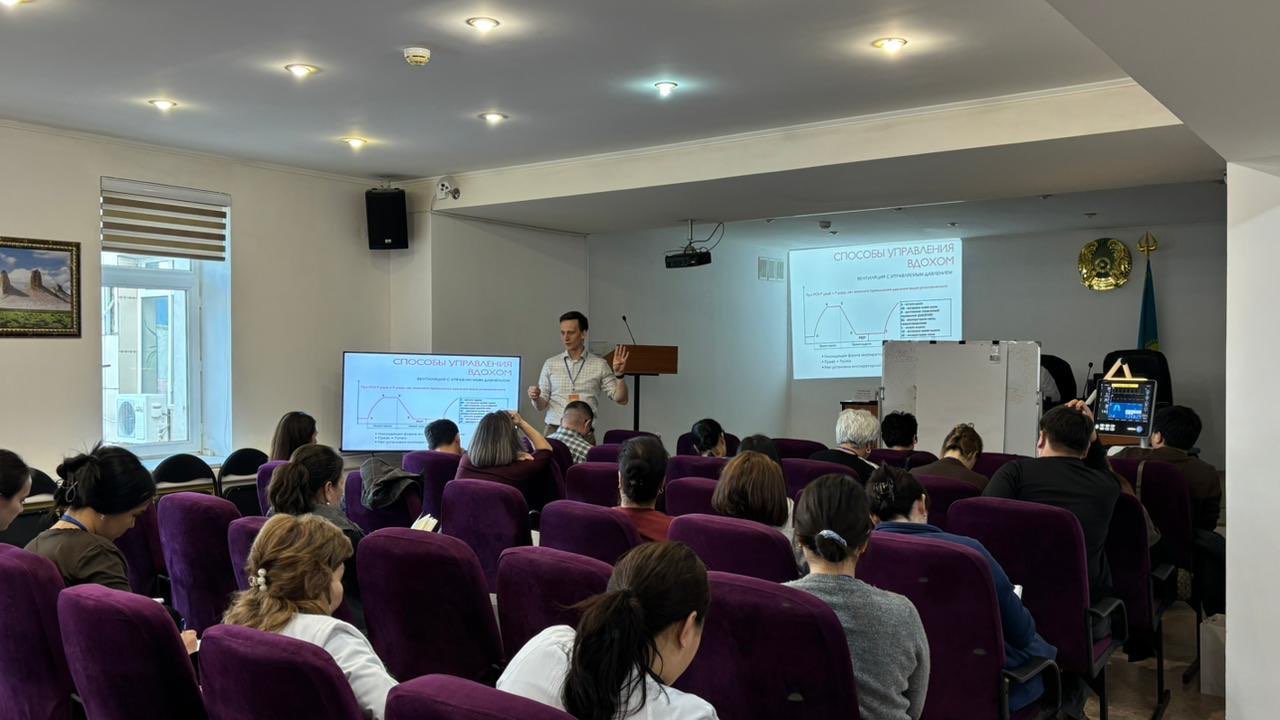 Ақтауда дәрігерлер балалардың тыныс алуын қолдаудың жаңа тәсілдерін үйреніп жатыр