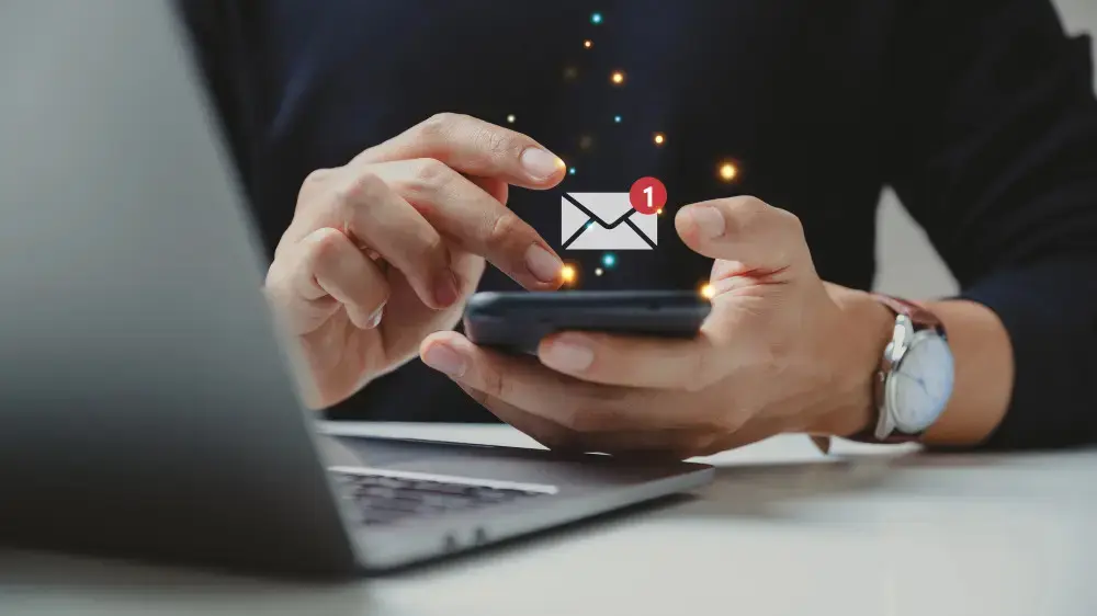 Казахстанцев уведомят о списании штрафов по амнистии через SMS